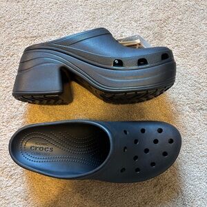 CROCS Women's Black Chunky Heel Mules